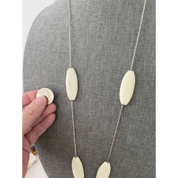 oval white bead necklace silver tone - Picture 2 of 5